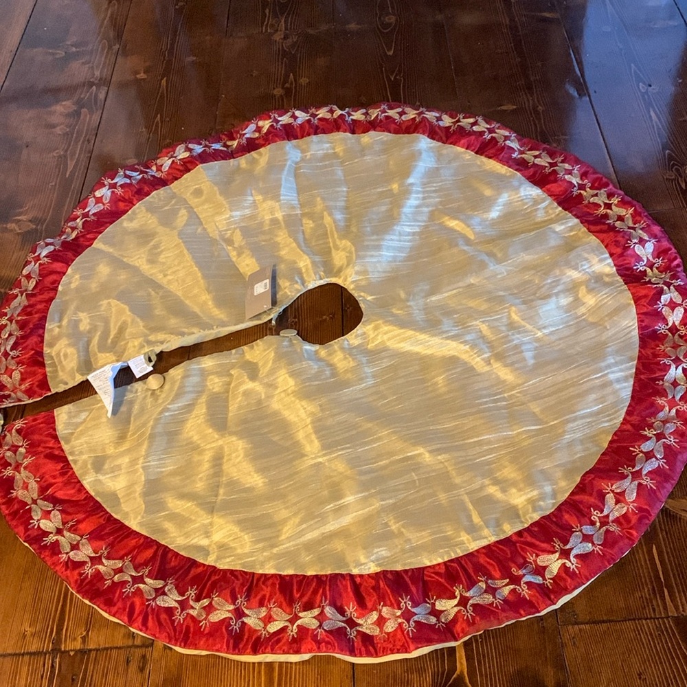 NWT Christmas tree skirt